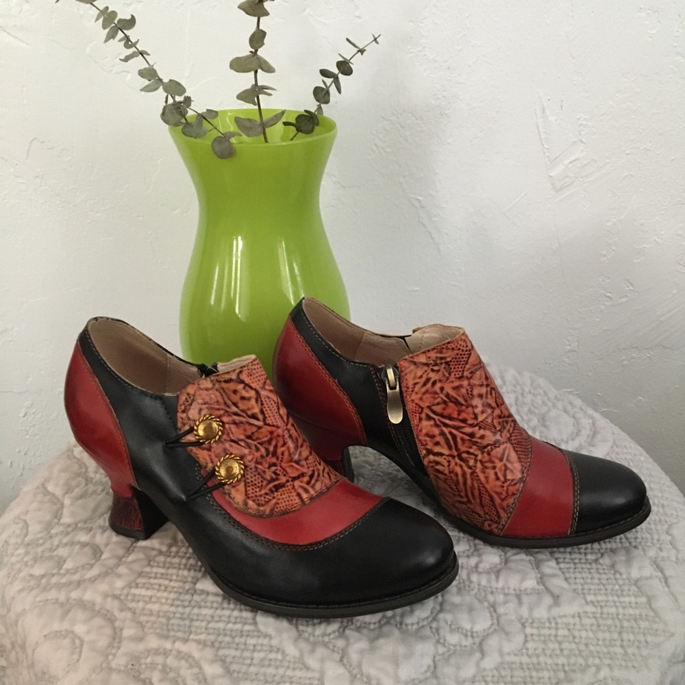 L’Artiste handmade leather booties